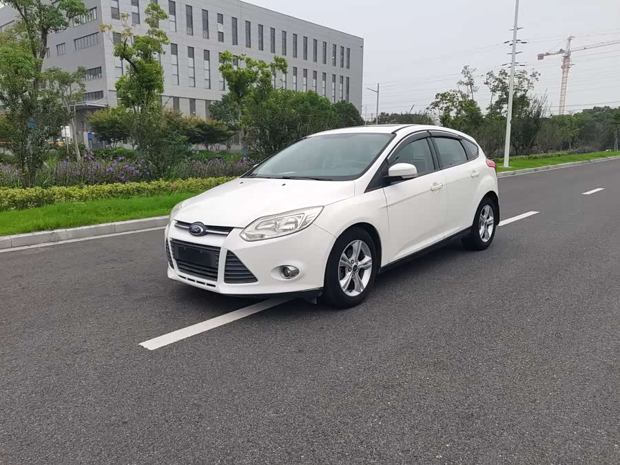 Ford Focus 2013 car image #2