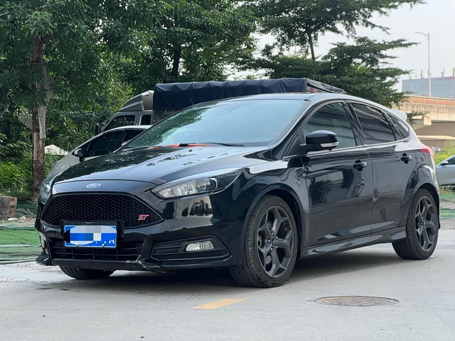Ford Focus (Imported) 2018 صورة سيارة #2