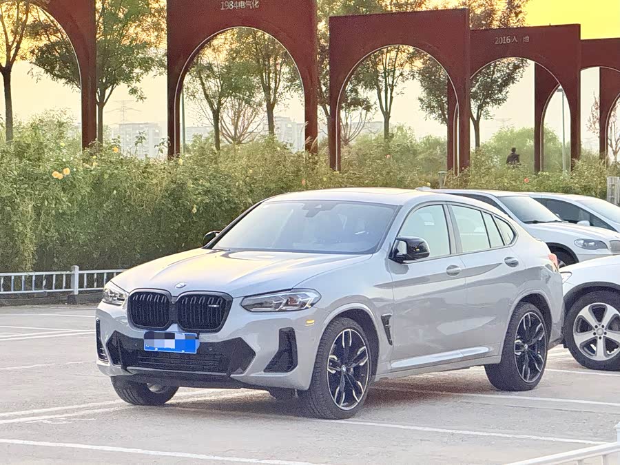 BMW X4 M40i 2024 car image #2