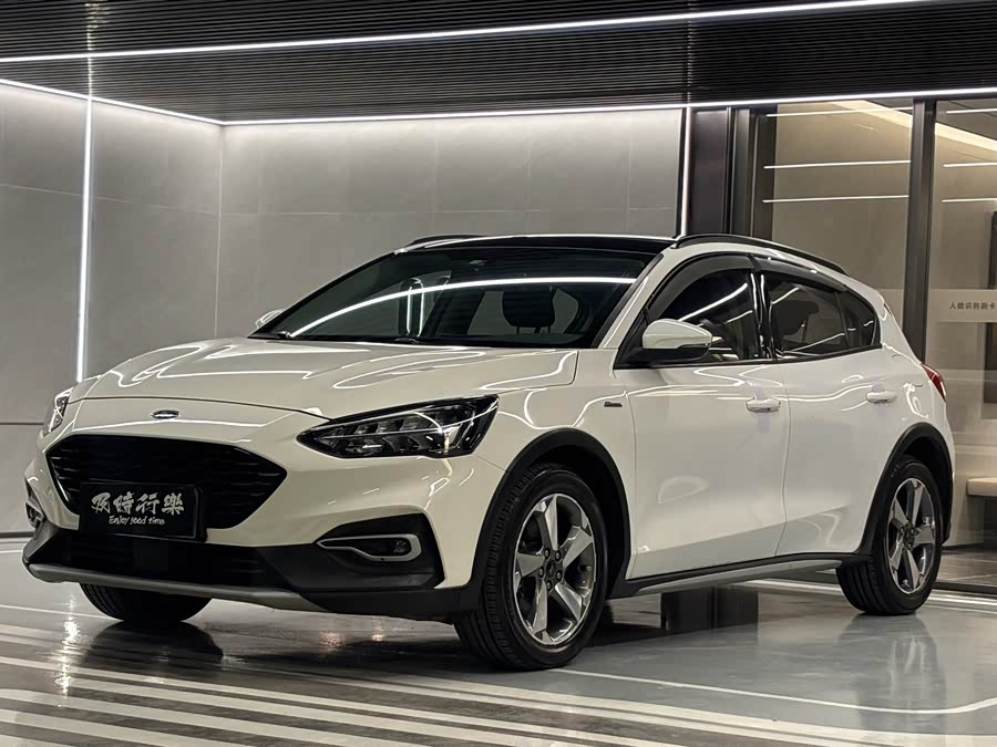 Ford Focus Active 2021 immagine di auto #2