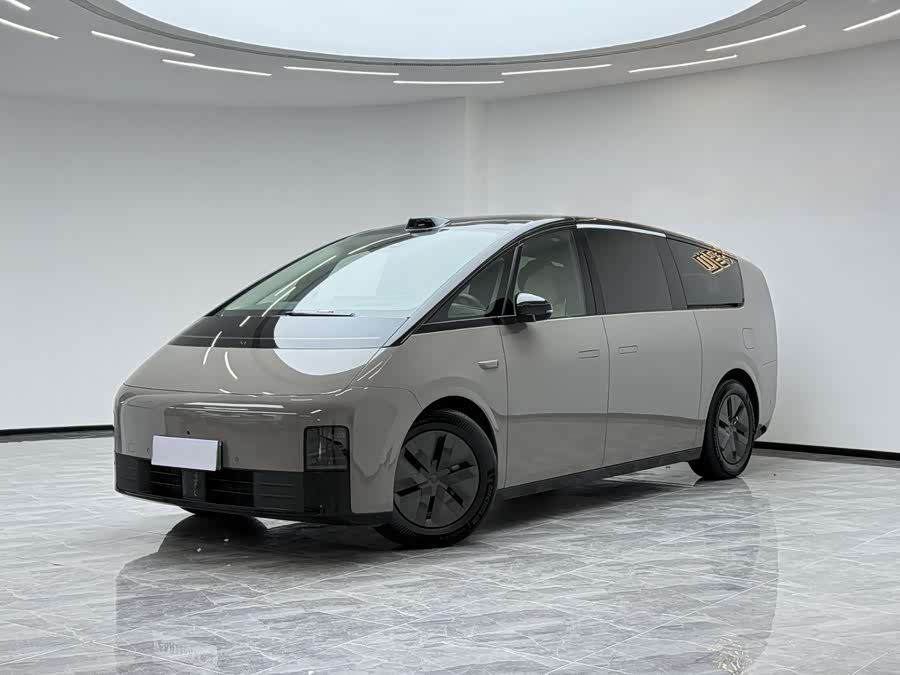 理想汽车 理想MEGA 2024 汽车图片 #2