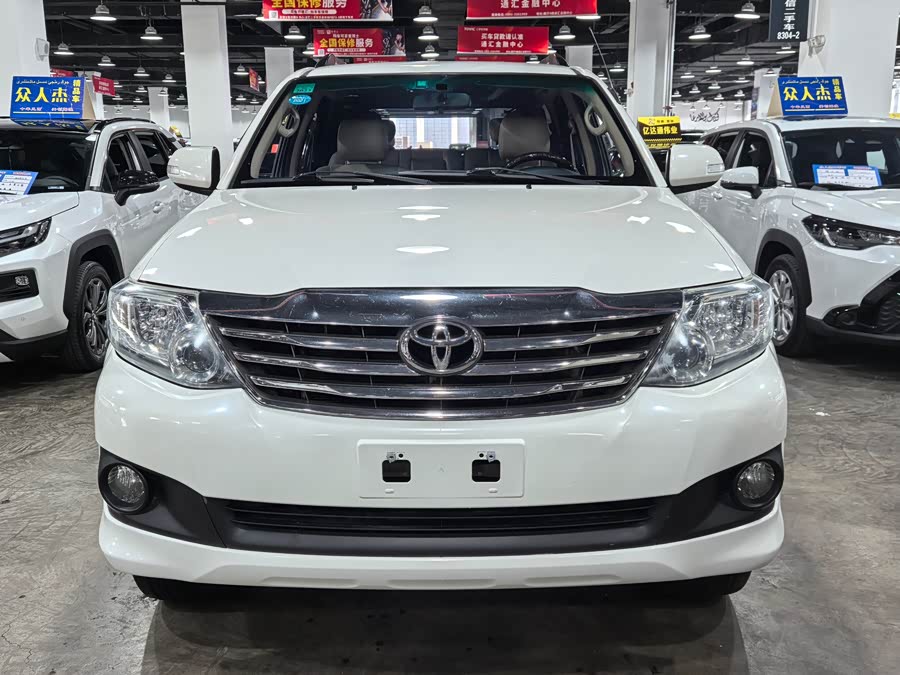 Toyota Fortuner 2015 immagine di auto #2