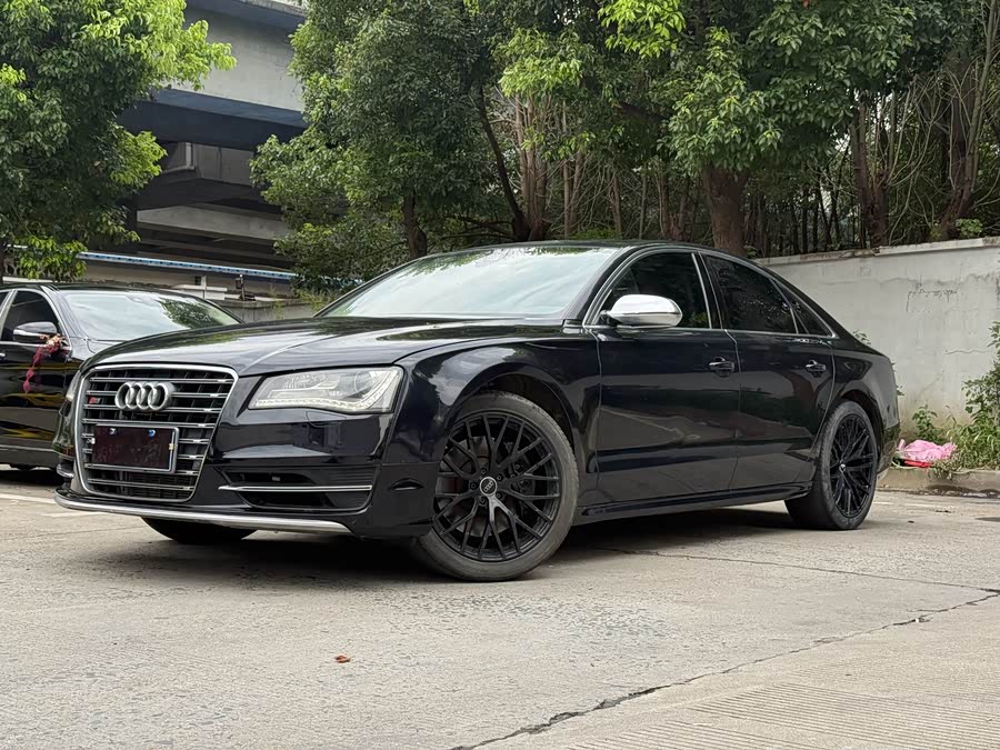 Audi S8 2009 car image #2
