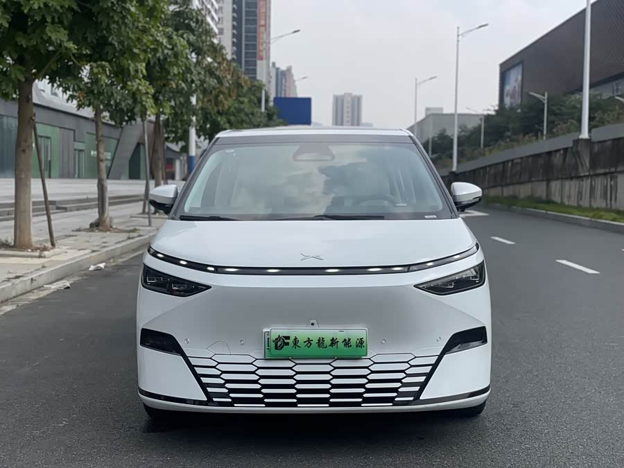 Xpeng X9 2024 صورة سيارة #2