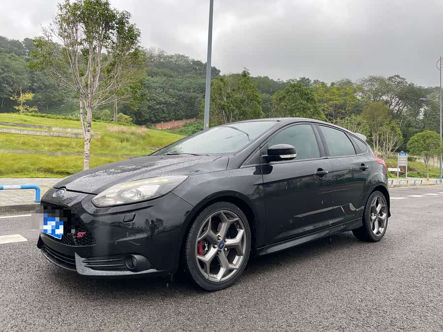 Ford Focus (Imported) 2013 car image #2