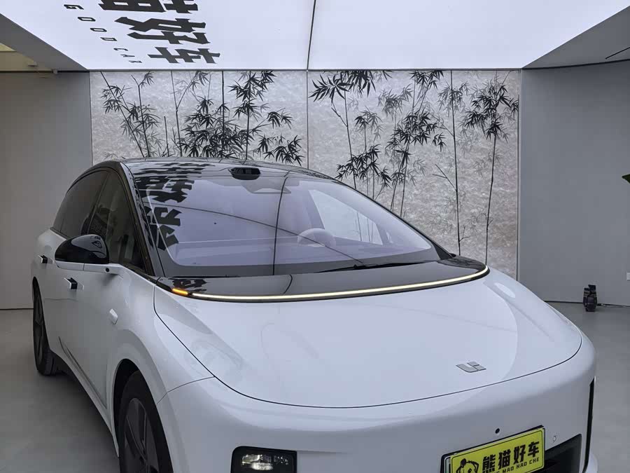 Li i8 2025 image de voiture #2