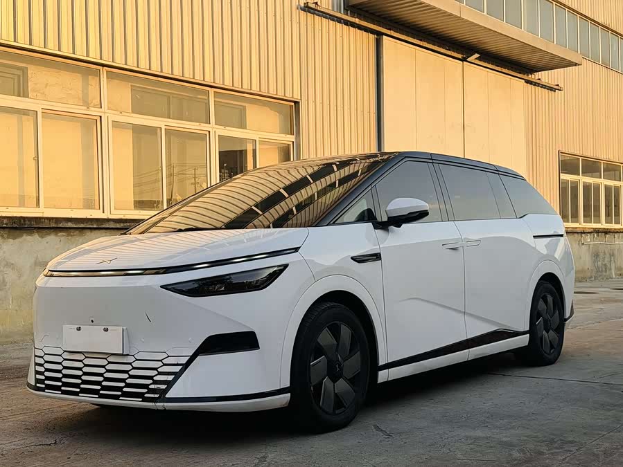 Xpeng X9 2024 imagem de carro #2