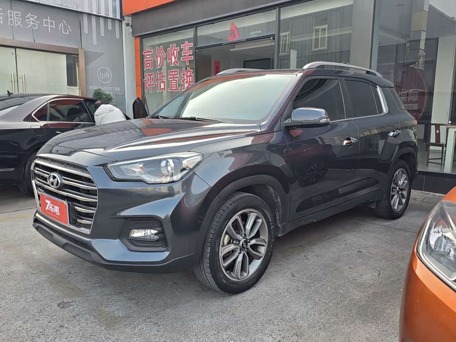 Hyundai Reina 2013 #2 Hyundai Reina 2013 car image #2