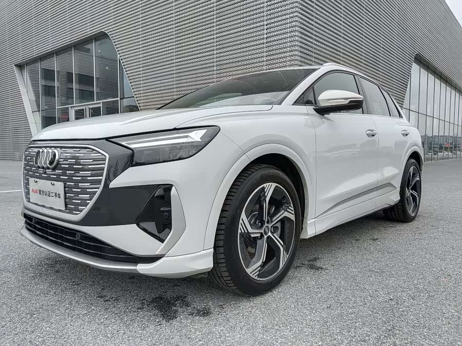 Audi Q4 e-tron 2024 immagine di auto #2