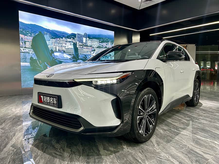 Toyota bZ4X 2022 immagine di auto #2