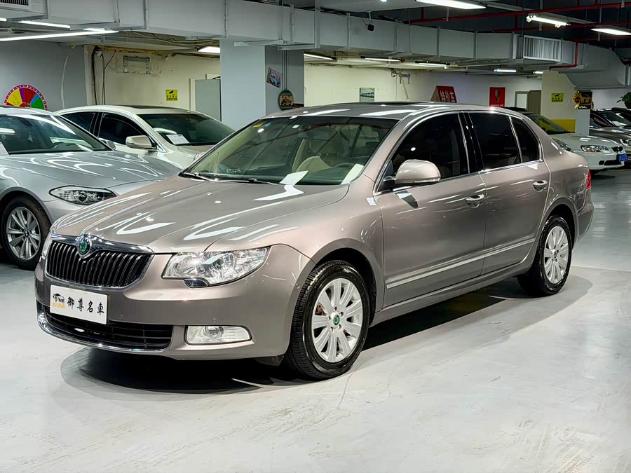 Skoda Superb 2012 car image #2