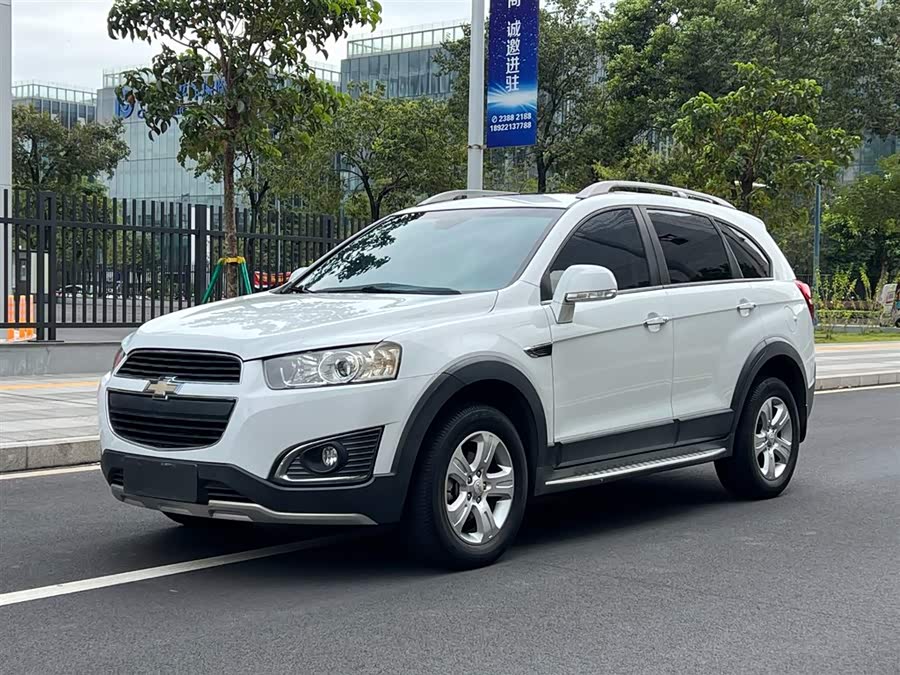 Chevrolet Captiva 2017 car image #2