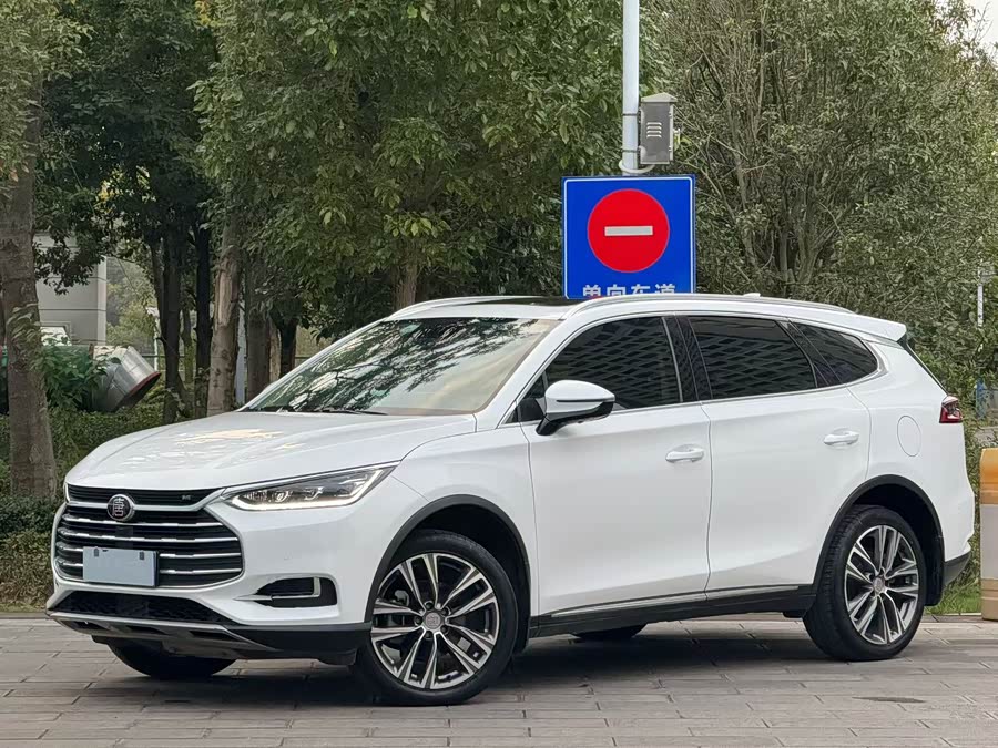 BYD Tang 2018 car image #2