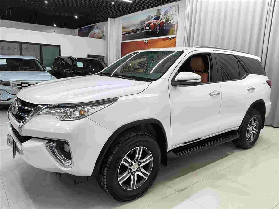 Toyota Fortuner 2017 immagine di auto #2