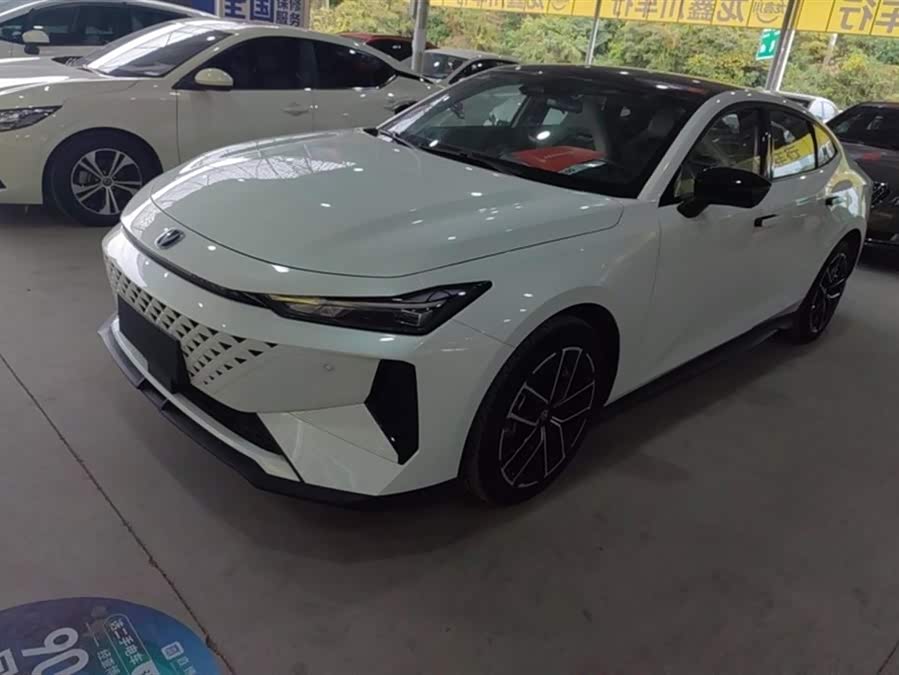 Changan UNI-V iDD 2024 car image #2