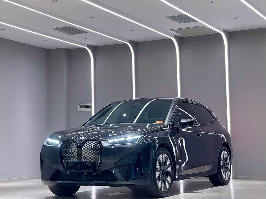 BMW iX 2023 car image #2