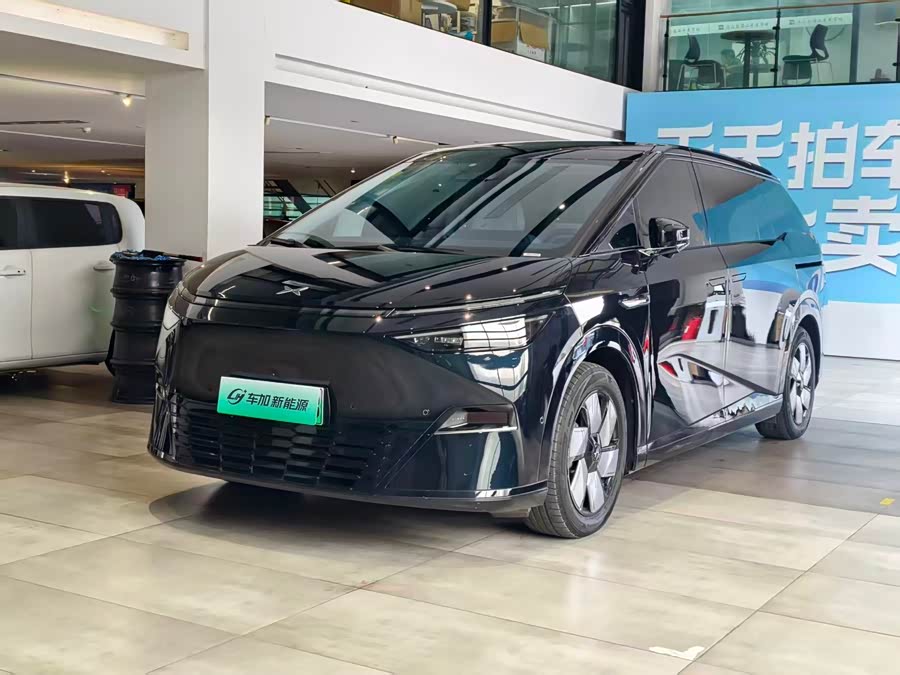 Xpeng X9 2024 صورة سيارة #2