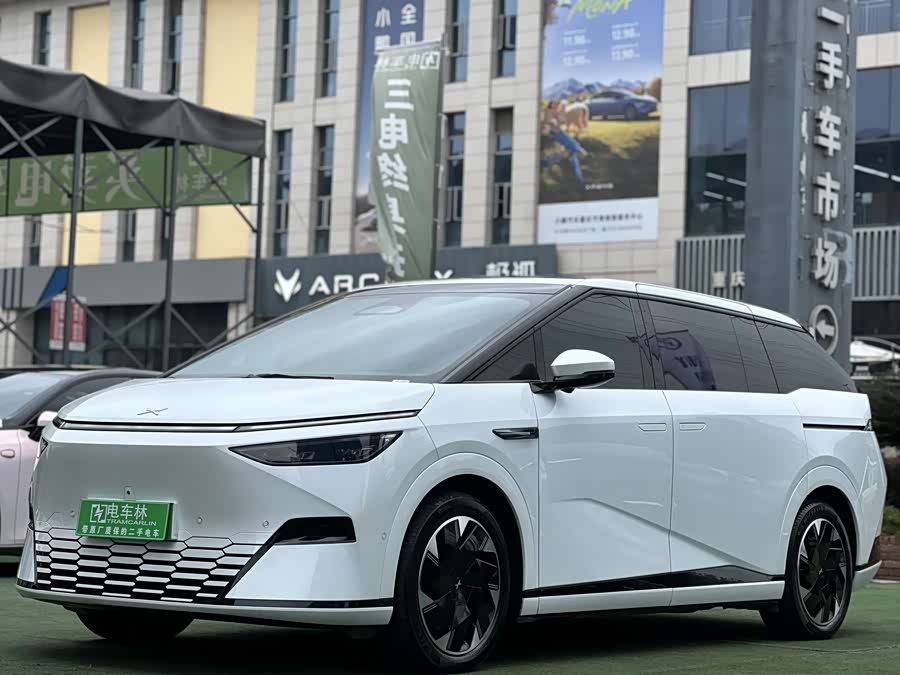 Xpeng X9 2024 immagine di auto #2