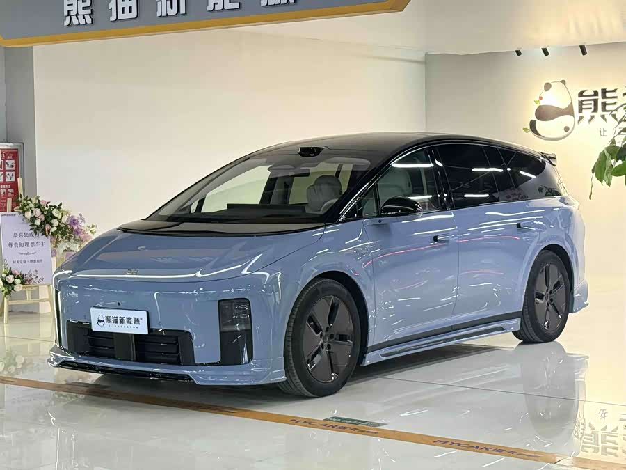 Li i8 2025 image de voiture #2