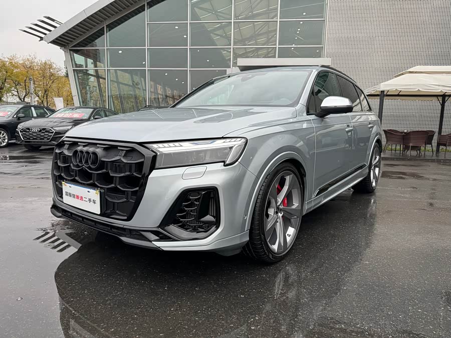 Audi SQ7 2024 car image #2