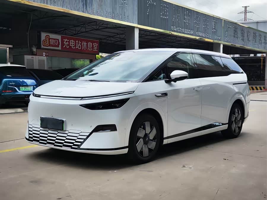 Xpeng X9 2024 صورة سيارة #2