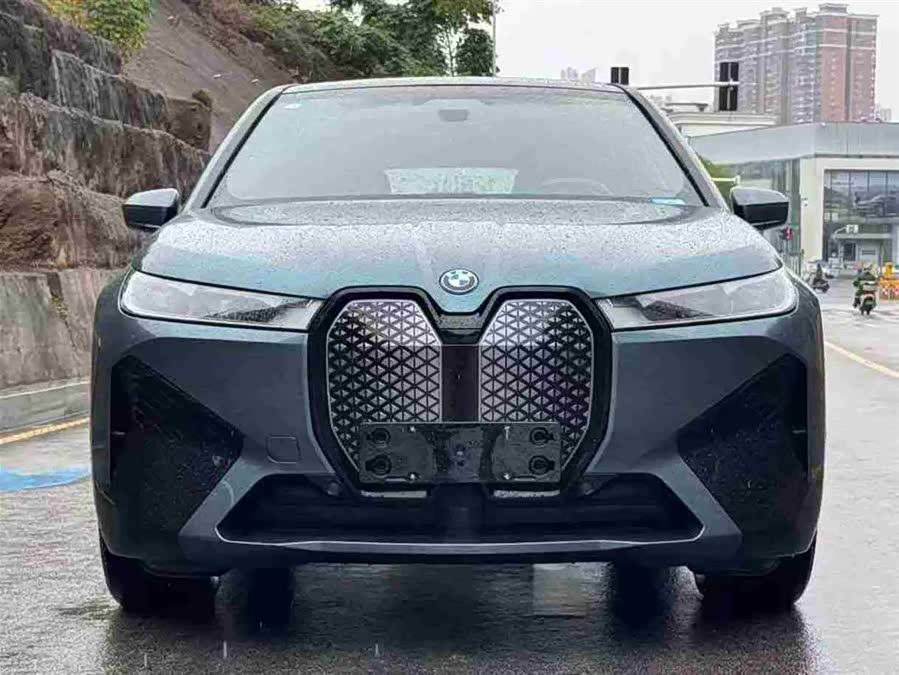 BMW iX 2023 car image #2