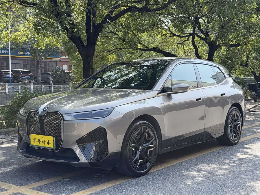 BMW iX M60 2022 car image #2