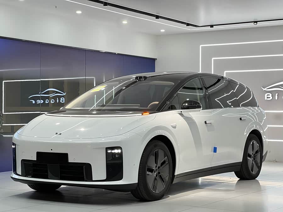 Li i8 2025 image de voiture #2