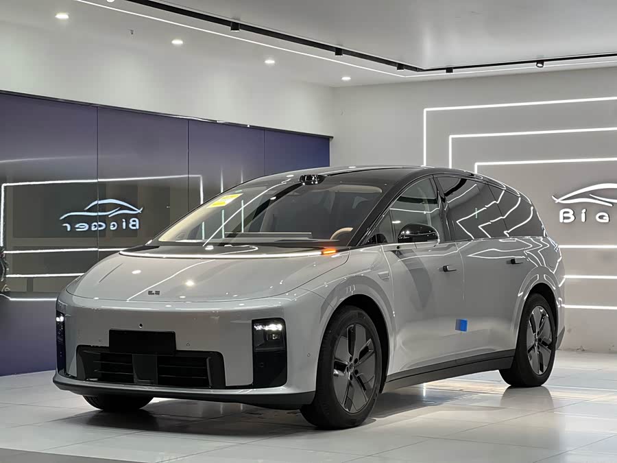 Li i8 2025 image de voiture #2