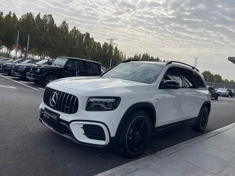 Mercedes-Benz GLB AMG 2025 imagen de coche #2