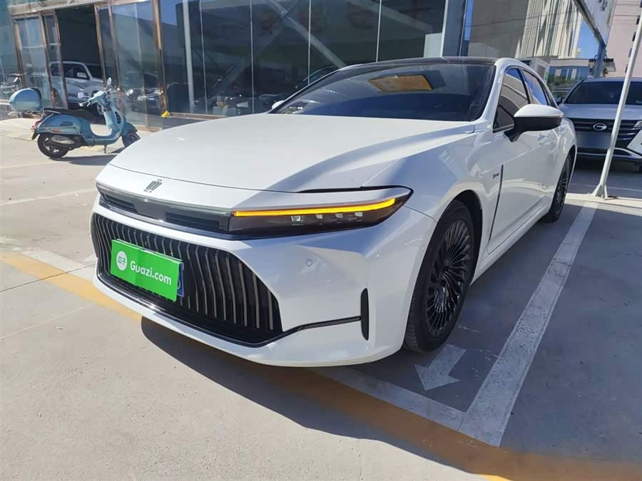 Toyota Crown 2024 immagine di auto #2