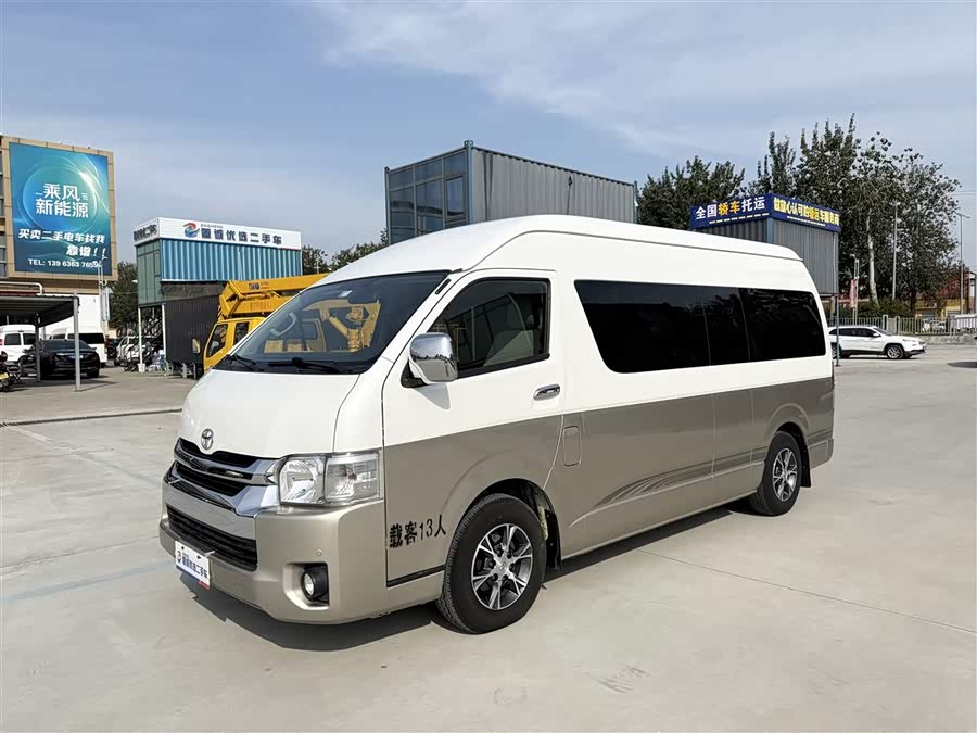 Toyota Hiace 2015 car image #2