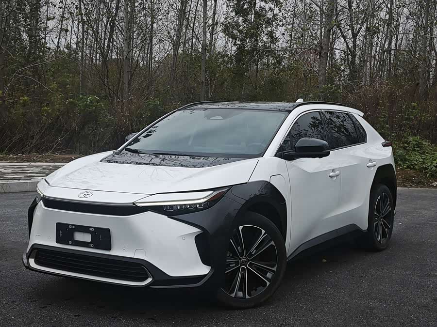 Toyota bZ4X 2022 immagine di auto #2