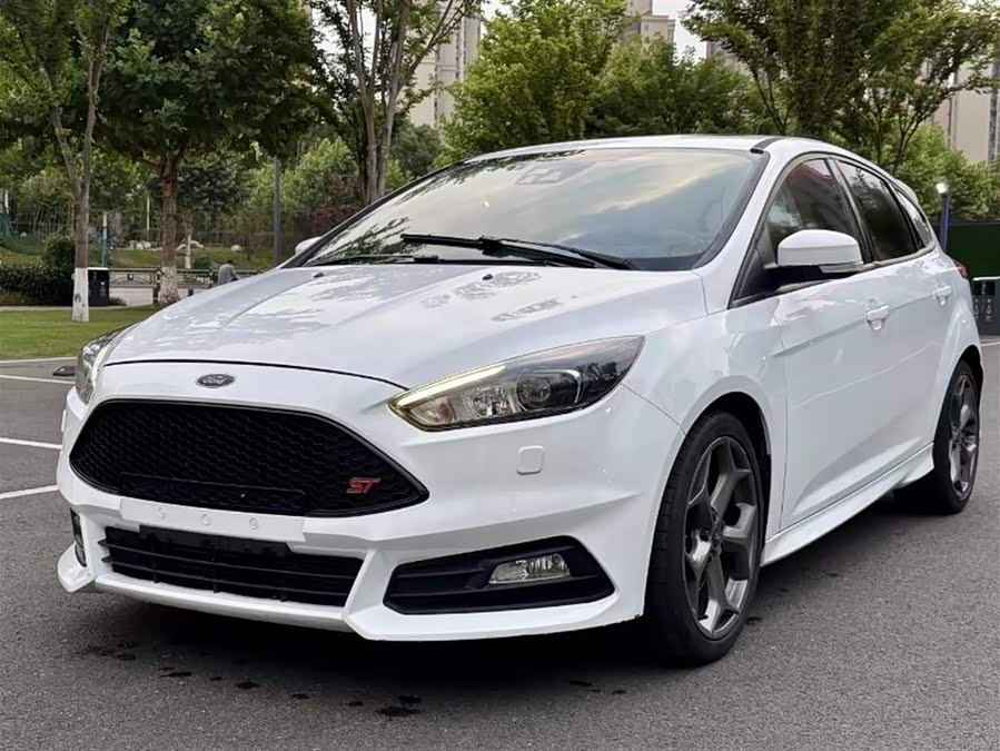 Ford Focus (Imported) 2017 صورة سيارة #2