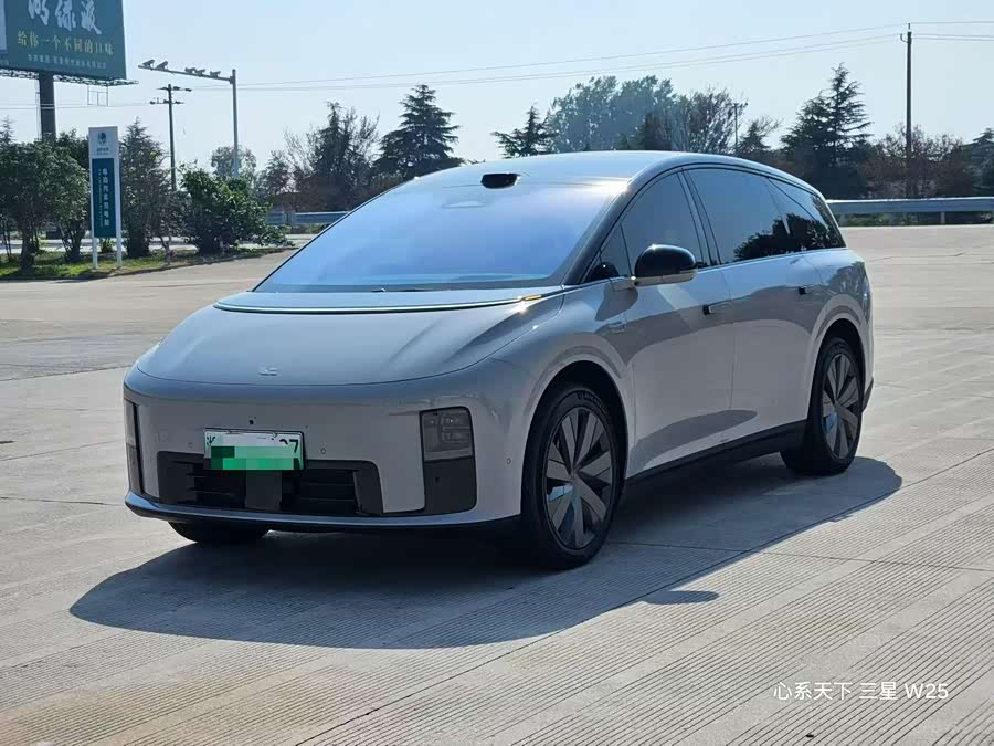 Li i8 2025 image de voiture #2