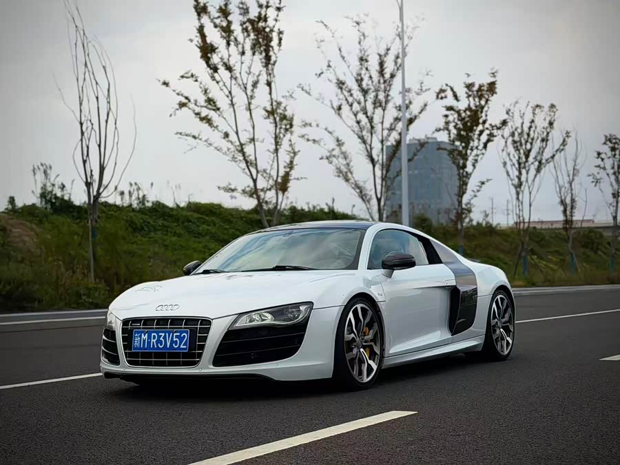 Audi R8 2011 immagine di auto #2
