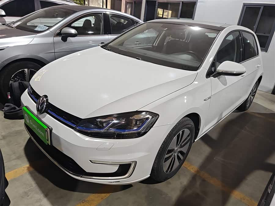 Volkswagen Golf Pure Electric 2020 car image #2