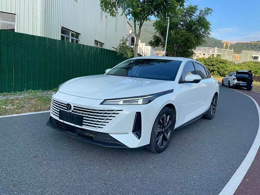 Changan Lamore 2023 car image #2