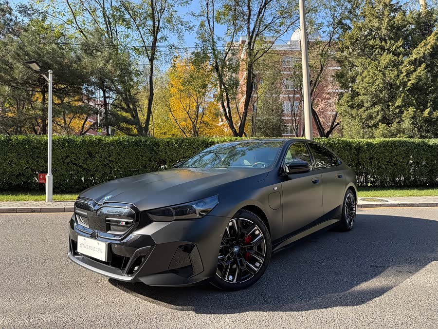 BMW i5 M60 2025 car image #2