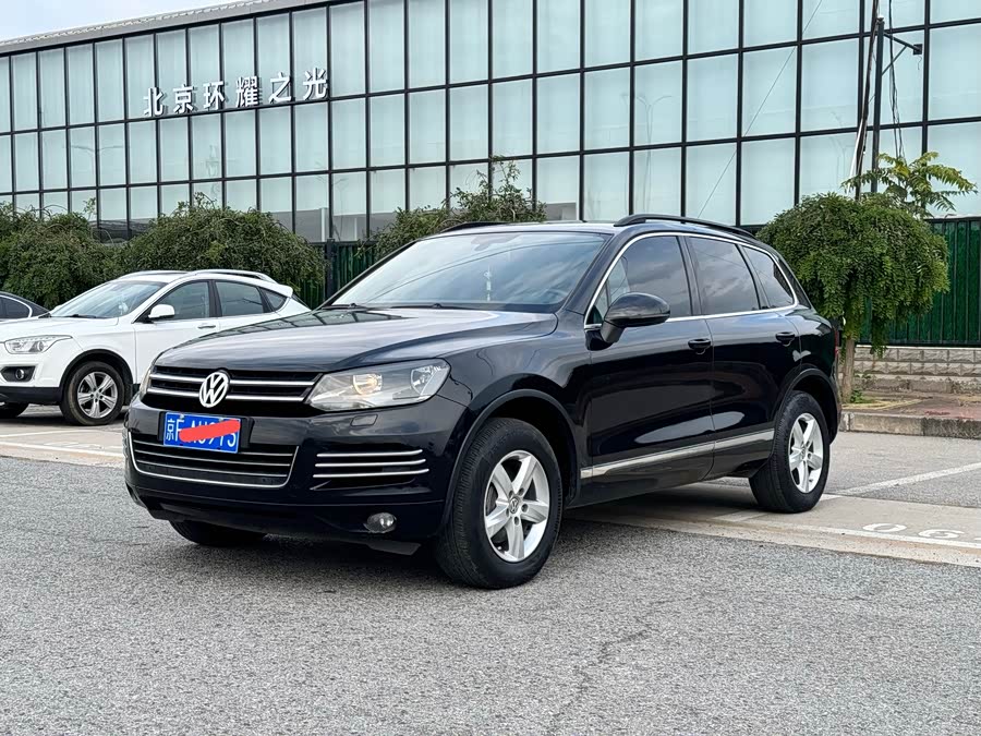 Volkswagen Touareg 2012 car image #2