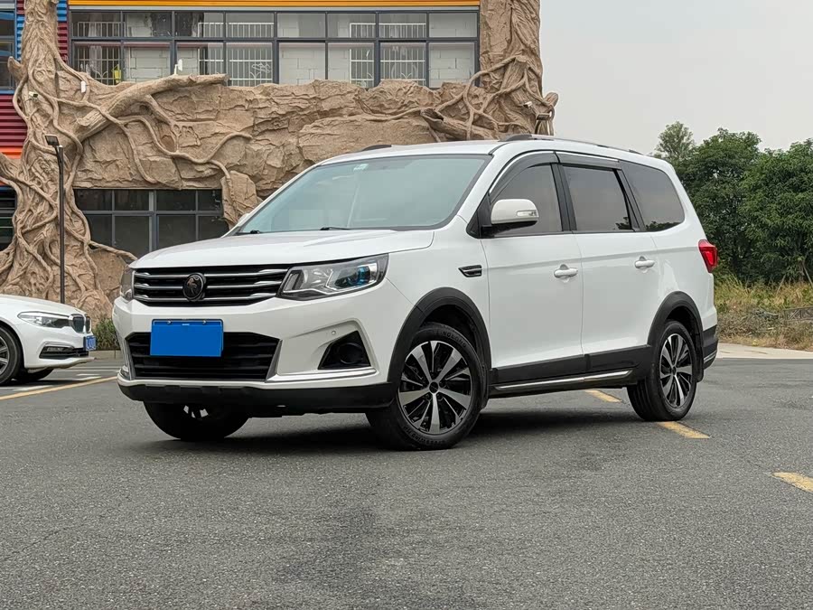 Forthing SX6 2022 car image #2