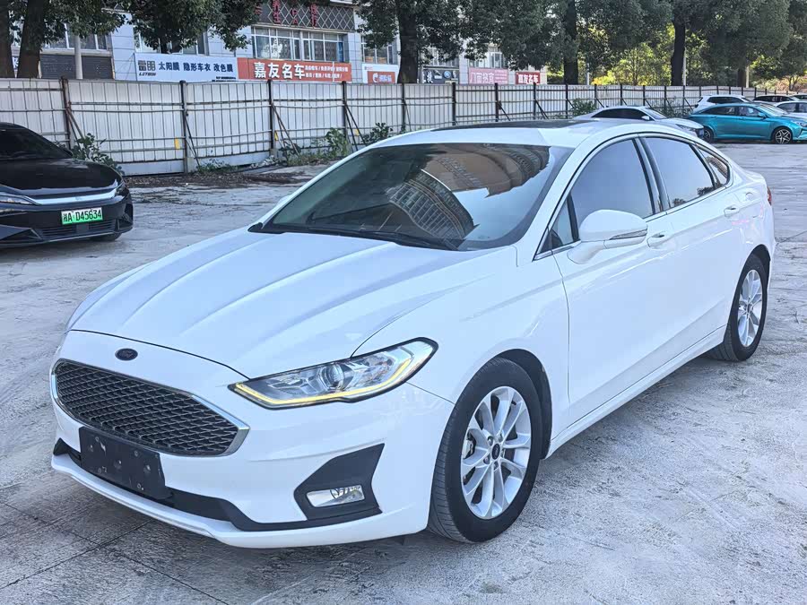 Ford Mondeo 2020 car image #2