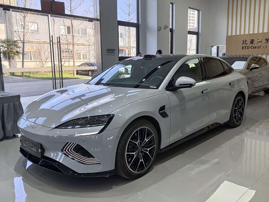 BYD Seal 2025 car image #2