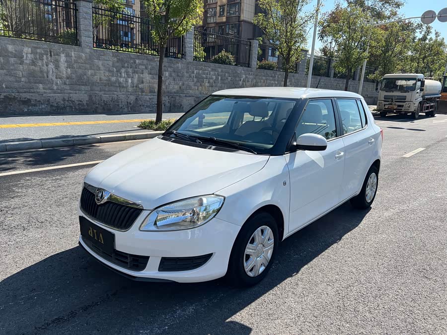 Skoda Fabia 2014 صورة سيارة #2