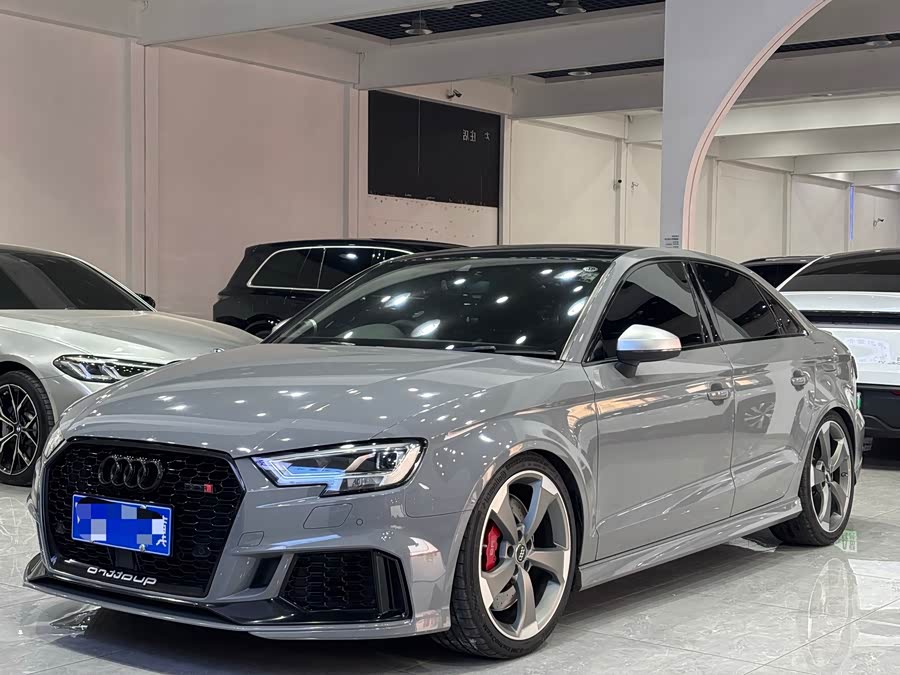 Audi RS 3 2019 صورة سيارة #2