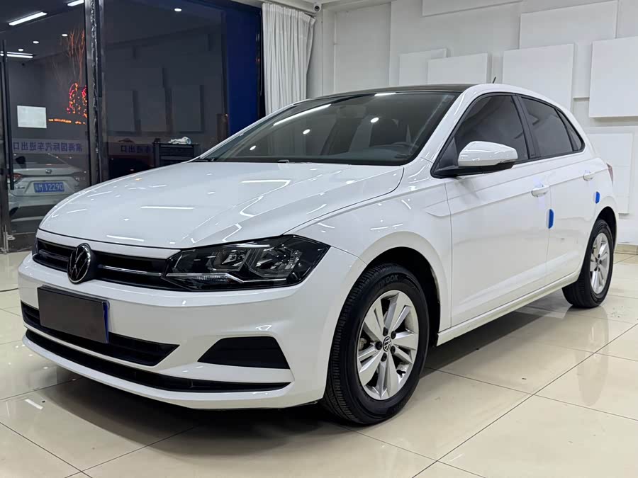 Volkswagen Polo 2021 car image #2