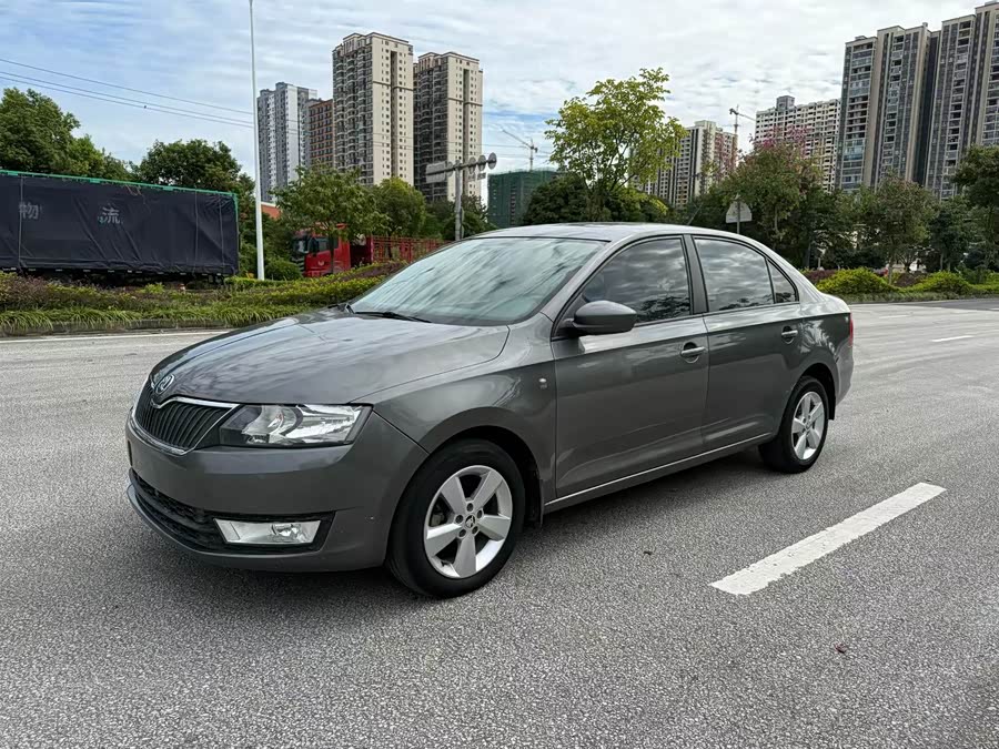Skoda Rapid 2013 car image #2