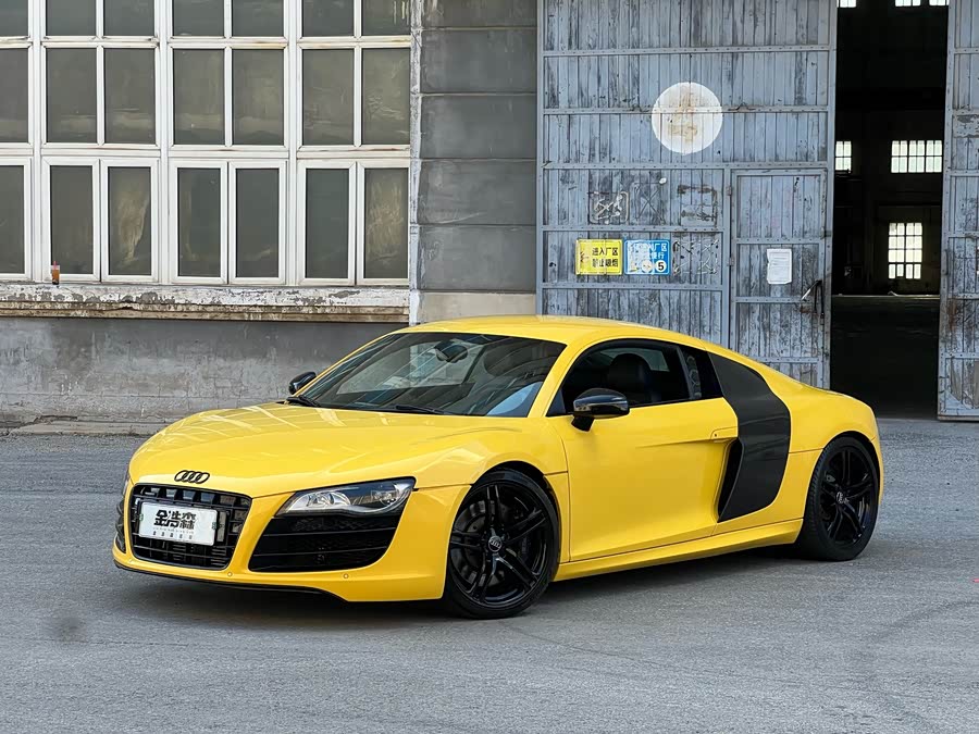 Audi R8 2012 car image #2