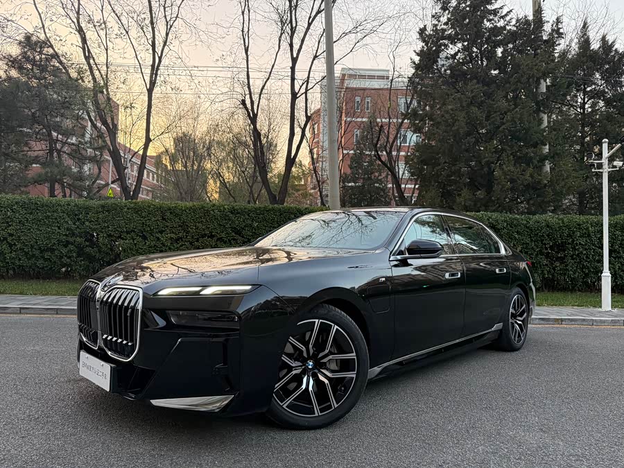 BMW i7 2024 car image #2