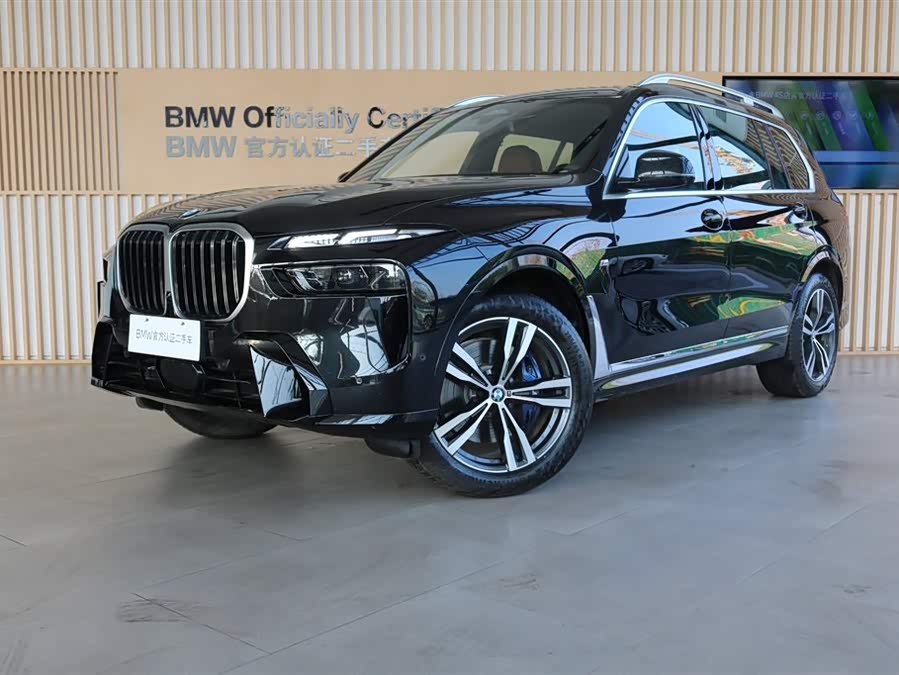 BMW X7 2025 car image #2